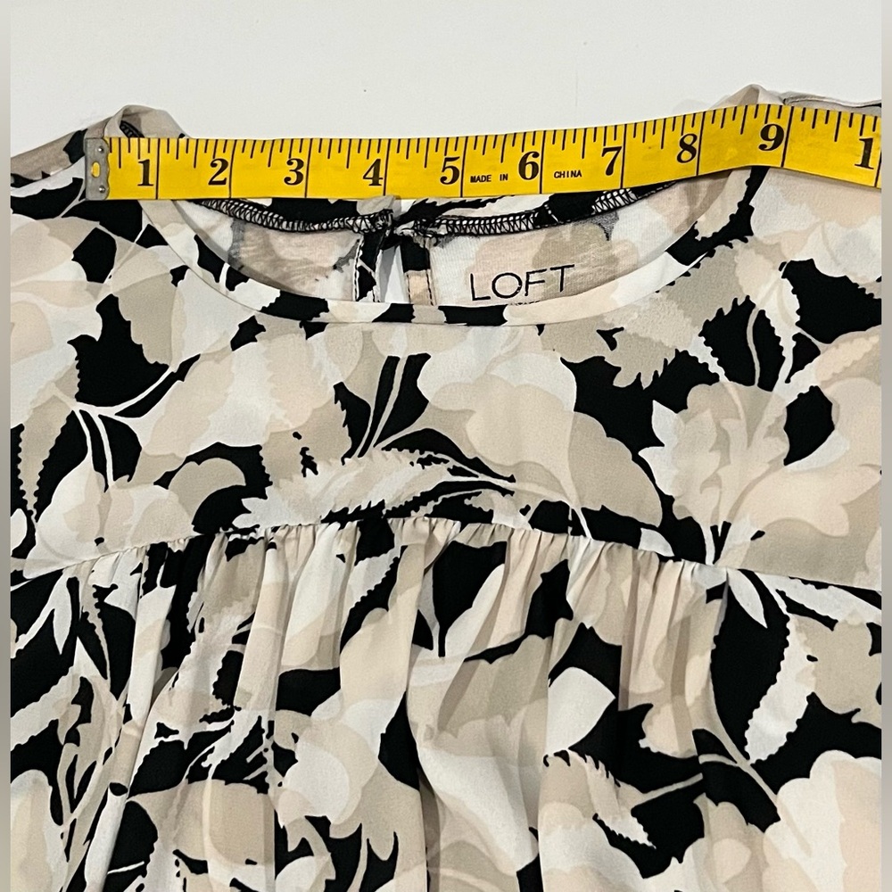 LOFT Black Cream Floral Cap-Sleeve Blouse XXS Lightweight - Picture 8 of 10